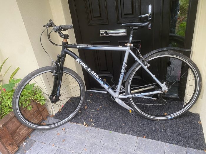 Kellys saphix hybrid Large 28 inch wheels 24 speed 21 inch frame