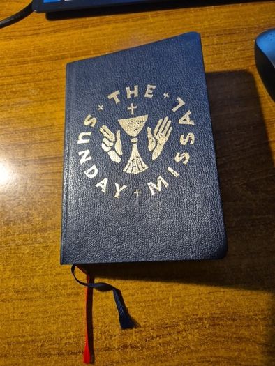 The Sunday Missal, 1987. Sunday Masses for the entire three-year cycle complete in one volume. Collins