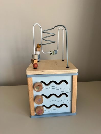 Little Dutch activity cube