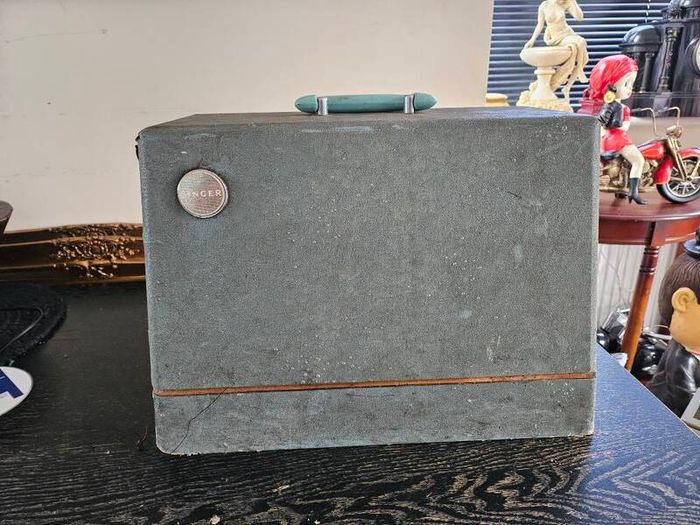 Vintage Singer 285K sewing machine
