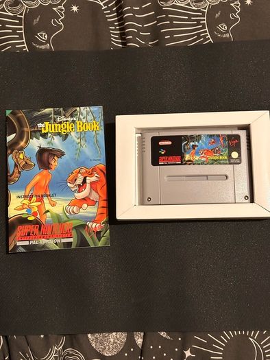 Super Nintendo retro console + games Mario