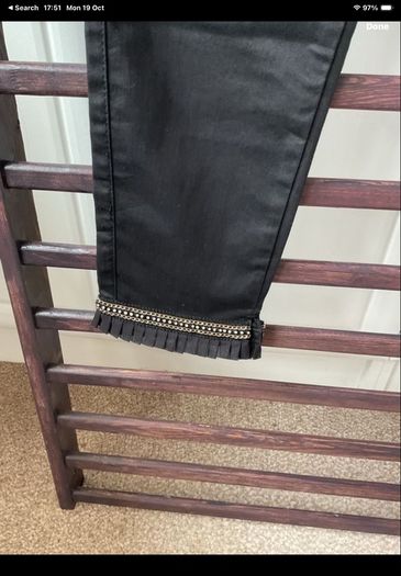 trousers  Bnwt kalisson size 40 black stretch with embellishments