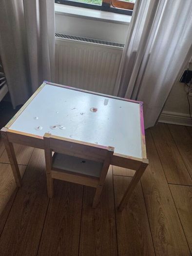 Kids desk