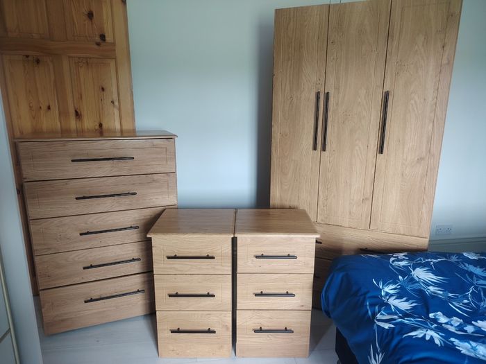 Bedroom furniture set