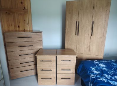 Bedroom furniture set