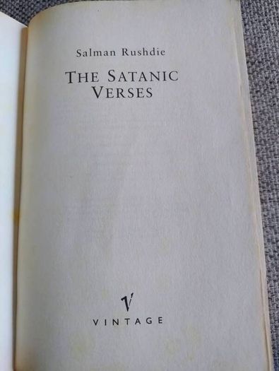 The Satanic Verses by Salman Rushdie 1998 edition in good condition with some signs of wear see photos FREE STANDARD POSTAGE INCLUDED