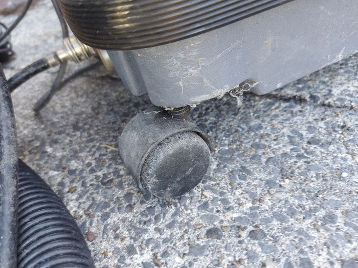NILFISK AX 9 Carpet Cleaner, working great and in excellent condition