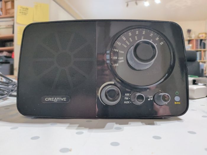 Cambridge SoundWorks / Creative Model 705 AM/FM Tabletop Radio