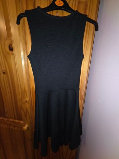 black dress with necklace