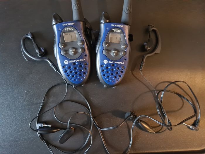 Motorola T5720 FM Walkie Talkie 2 Way Radio