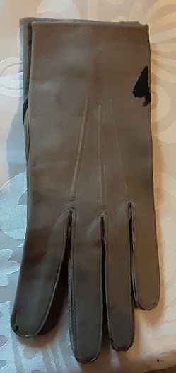 3 x ladies gloves, buy the glove stretcher save ten euros