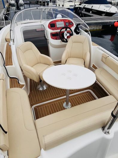 Boat - Jeanneau Cap Camarat 715 WA