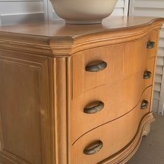 Large American Lexington bow front chest of drawers