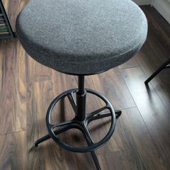 Sit stand stool
