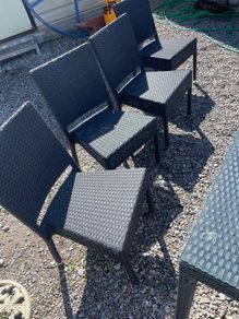 outdoor table and chairs
