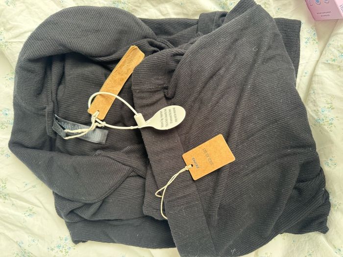 SKIMS black women's Pj set. Tags still on. Never worn.