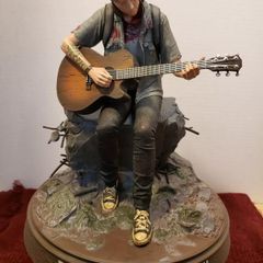 last of us 2 Ellie statue