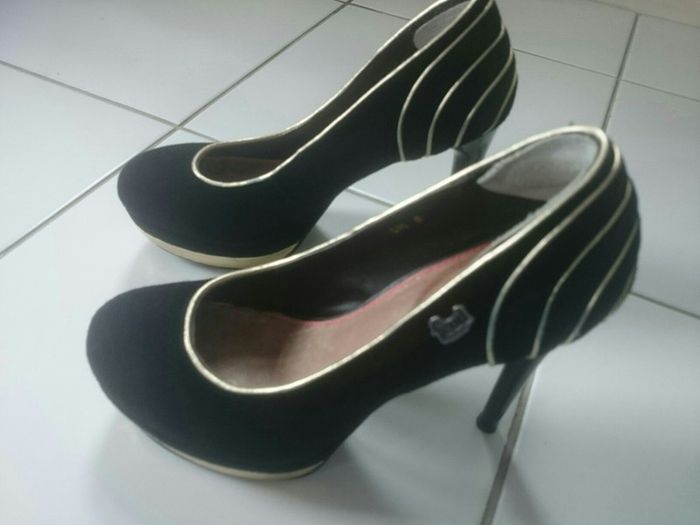 Feud London black suede heels size 5