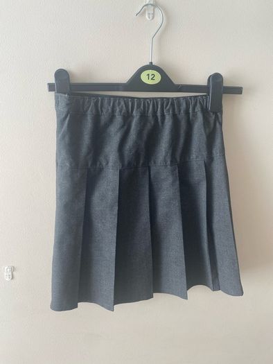 Dunnes grey skirt (as new) age 7-8