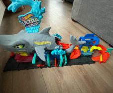 Hot Wheels City Ultra Shark Car Wash Set