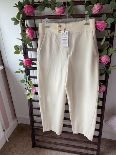 trousers Bnwt Zara cream barrel shape trousers size large