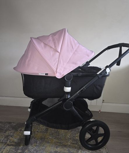 Pristine Condition!!! MUST Bugaboo Fox with rotating car seat  isofox base