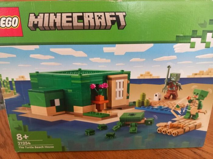 Brand New Lego Minecraft The Turtle Beach House Set