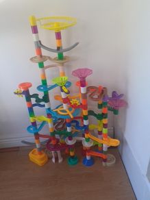 200 Piece Marble Run With Marbles .very Little Played With  .20 Euro