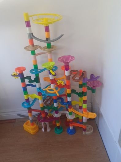 200 Piece Marble Run With Marbles .very Little Played With  .20 Euro