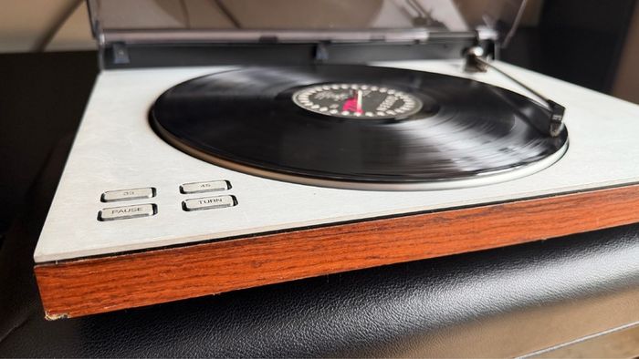 Bang Olufsen Beogram 1700 turntable