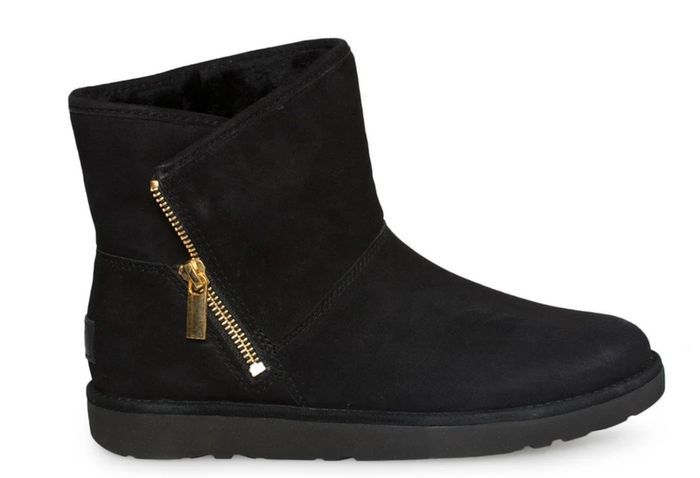 uggs Genuine brand new in their box never worn unwanted gift cost over 200 will sell for 110 euro