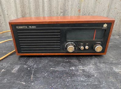Vintage Roberts RM20 radio c1970