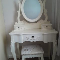 French style dressing table