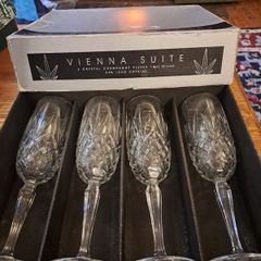 Vienna Suite 24% Lead Crystal Champagne Flutes