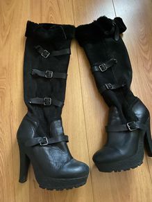 Like new knee boots bought in Arnotts for over 200euro size 7
