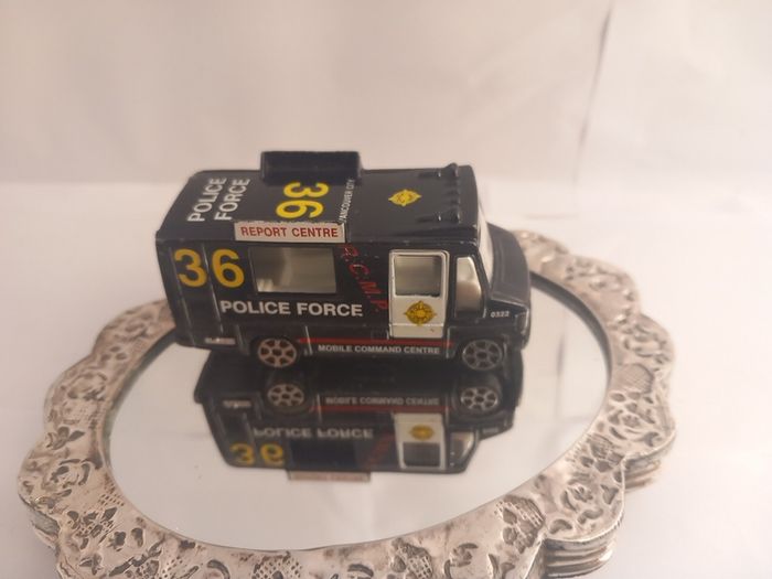 Police force van Suzuki samurai Twist and drive truck PIONEER MERCEDES-BENZ Ford Mustang Mattel Hot Wheels Lamborghini Urus Car Used    Plymouth  barracuda Nissan oz  Dodge challenger Pontiac firebird Custom ford bronco FERRARI 612 Emergency  service  veh