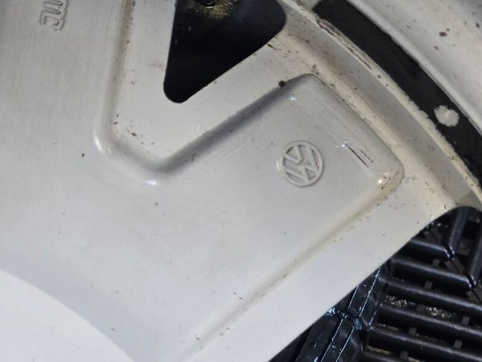 Genuine Set of 4 Volkswagen Prisma Alloy Wheels