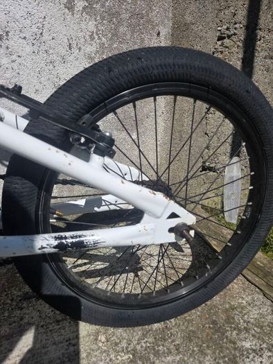 Apollo force 18 white BMX kids bike