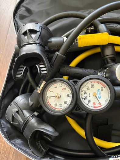 Cressi XS Compact AC2 DIN diving regulator set + Tecnomar Compact 3 Console + Case