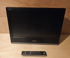 Sony Small  TV 14" In Overall Good Condition With Swing Arm Wall Bracket. 2 Scart Connections & 1 Hdmi Connection & Remote Control.