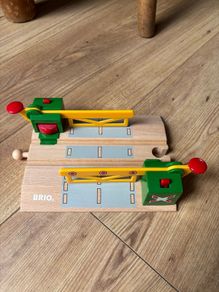 Brio Magnetic Action Crossing
