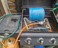 bbq nice not new, just needs few things to do, working ok,  with empty gas bottle..50 ono need gone ASAP collection only