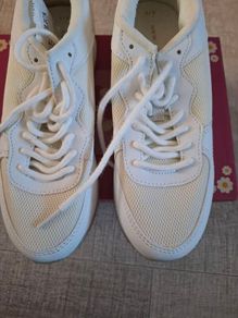 New shoes size 4