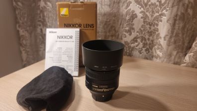 Nikon Nikkor 85mm f/1.8G lens