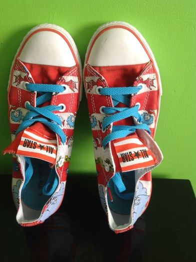 Cat in the hat converse bought in Universal studios size 3.5