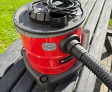 Ash vacuum