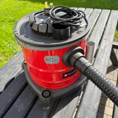 Ash vacuum