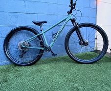 Specialized1 / 4Rockhopper Shimano 105 grips are a bit worn out other than that perfect condition barley used  great for a first mountain bike