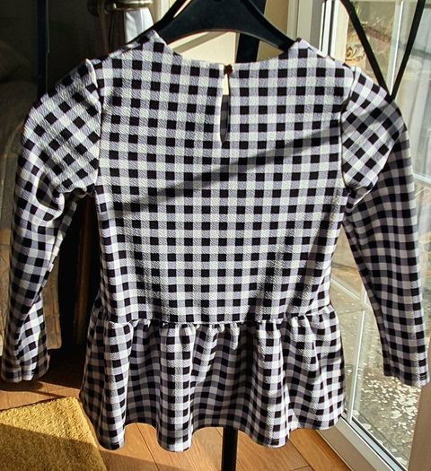 A fab Girls Top New Condition Age 8 to 9 Yrs