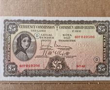 5 Pound Lady Lavery 9/7/42 D (warcode) Irish Note